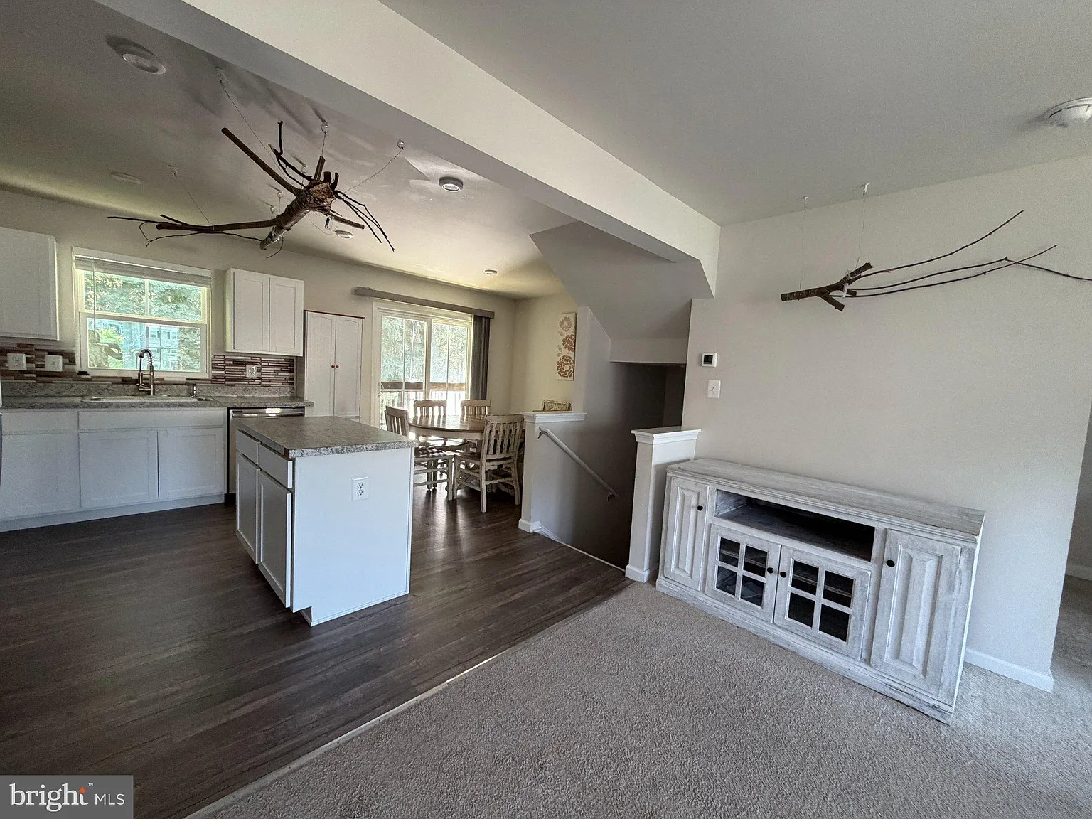 4 bed, 2.5 bath, 1210 sqft, $2,290 — Photo 3