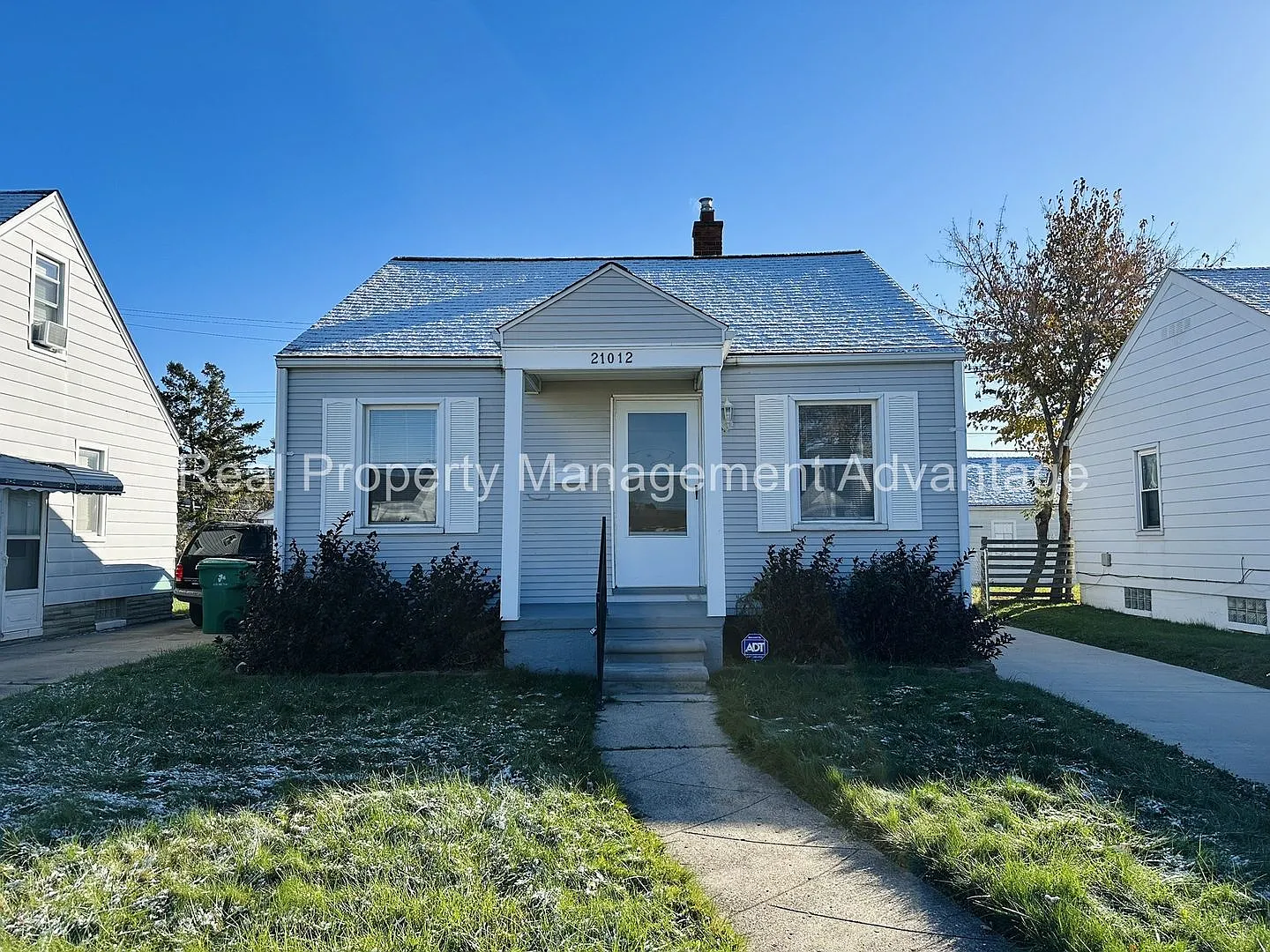 No Deposit Required! Meticulously Maintained with 2 Beds/Basement/Garage! — Photo 1