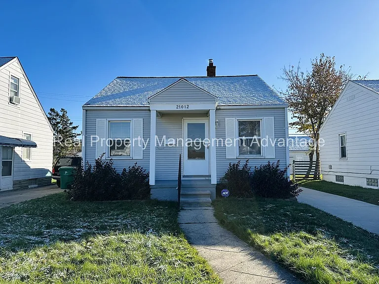 21012 Beechwood Ave — Photo 1