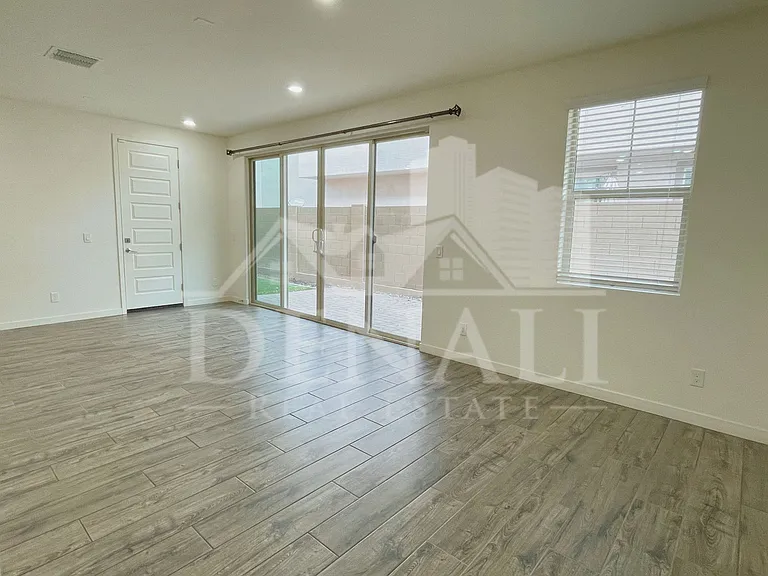17155 N 9th Pl — Photo 6