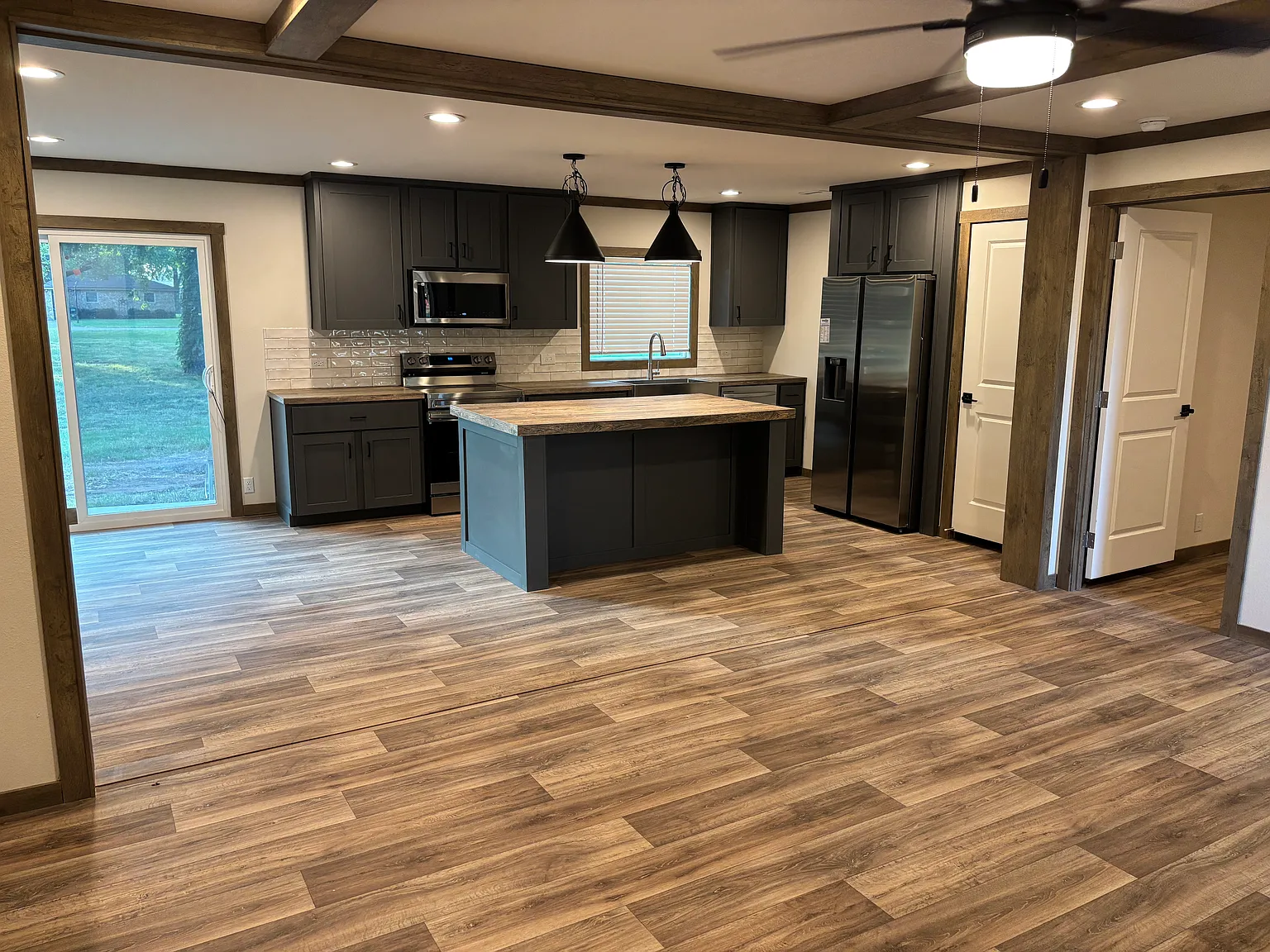 3 bed, 1400 sqft, $2,500 — Photo 3