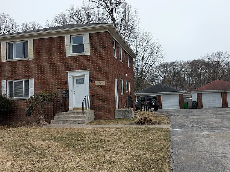 574 E Paige Ave — Photo 1