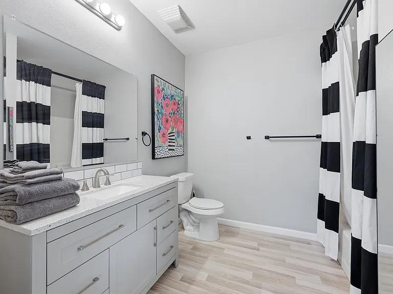 Lewis Dr — Photo 10