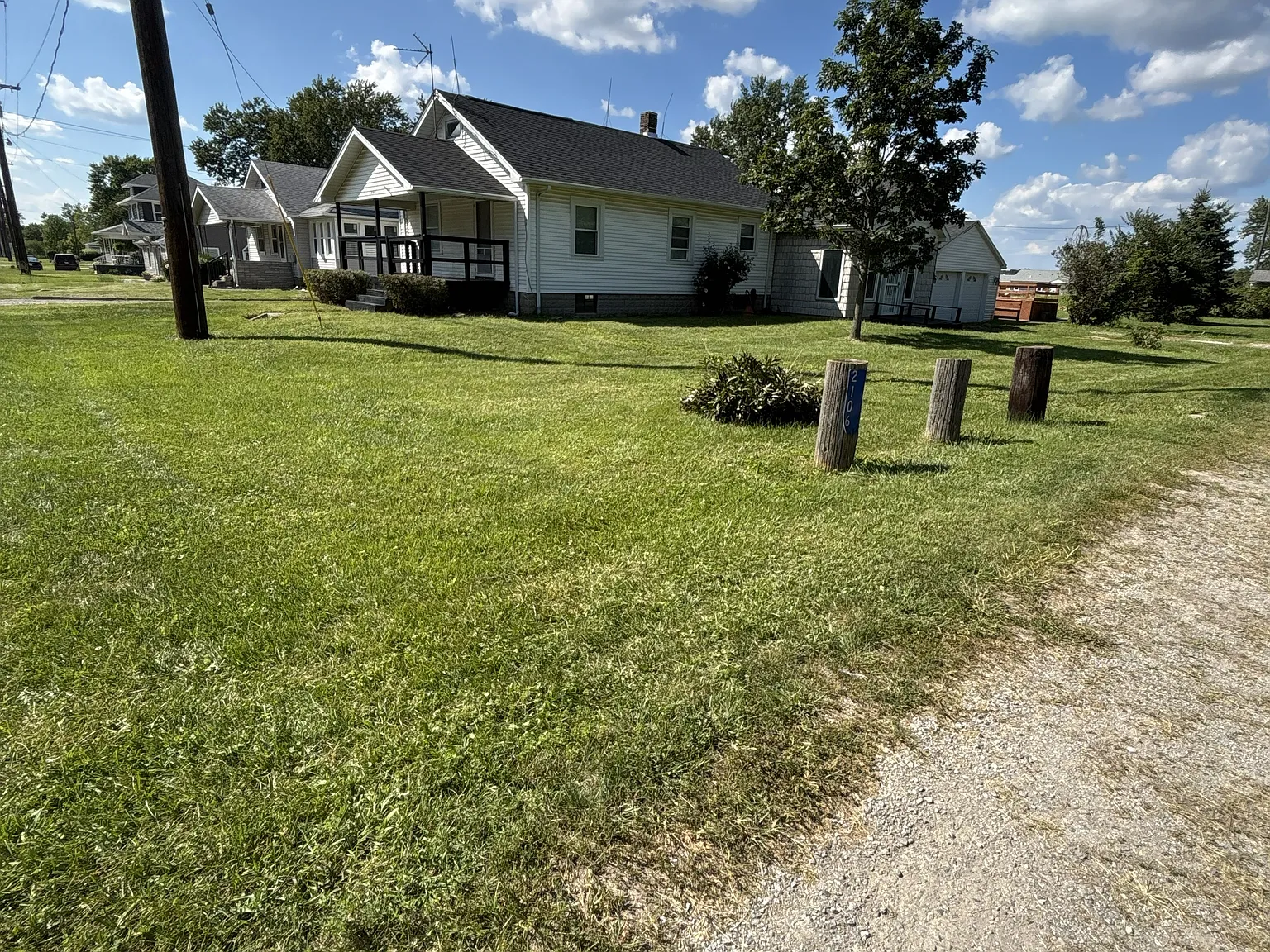 2 bed, 1.5 bath, 1428 sqft, $1,690 — Photo 3
