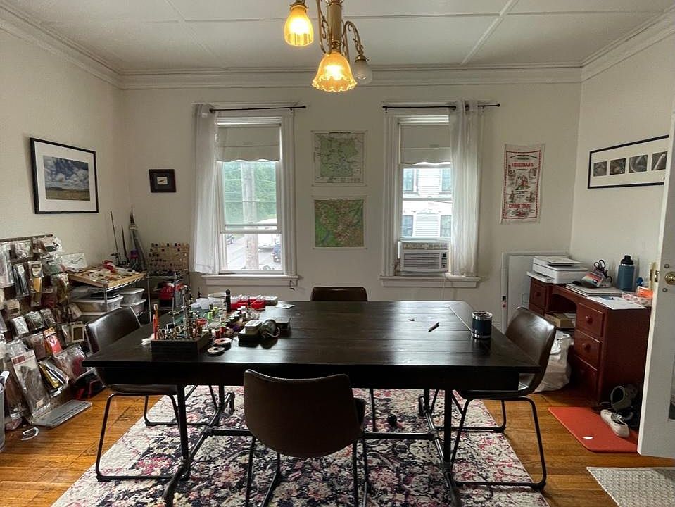 Large Livingroom was used as a workspace.