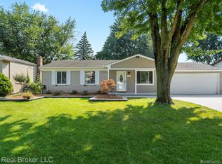 38540 Hamon St, Harrison Township, MI 48045
