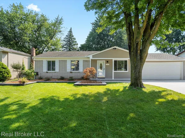 38540 Hamon St, Harrison Township, MI 48045