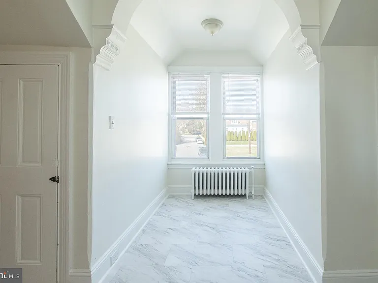 401 W Washington St — Photo 7