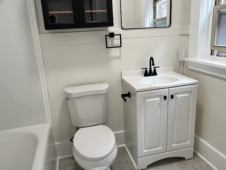 1946 E Main St #17 — Photo 7