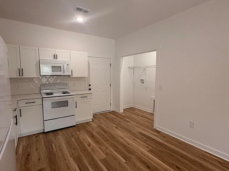 2342 Jolly Roger Dr SW — Photo 8