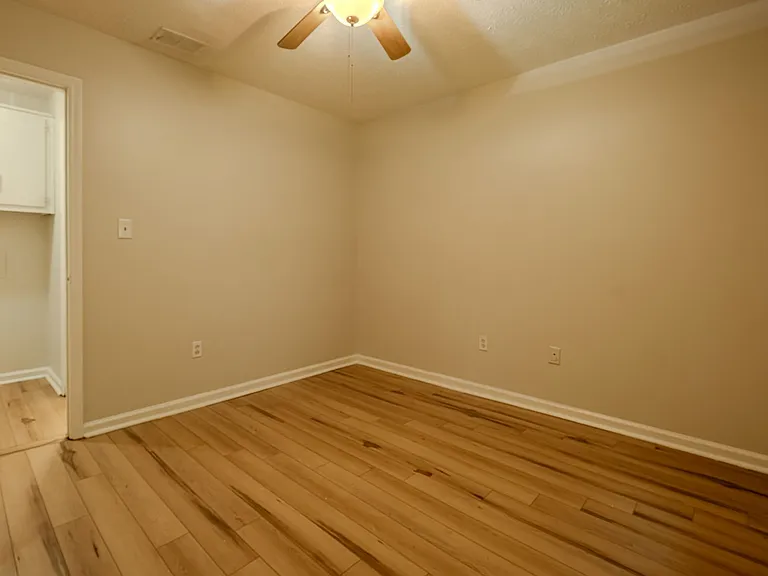 1180 Whit Davis Rd — Photo 4