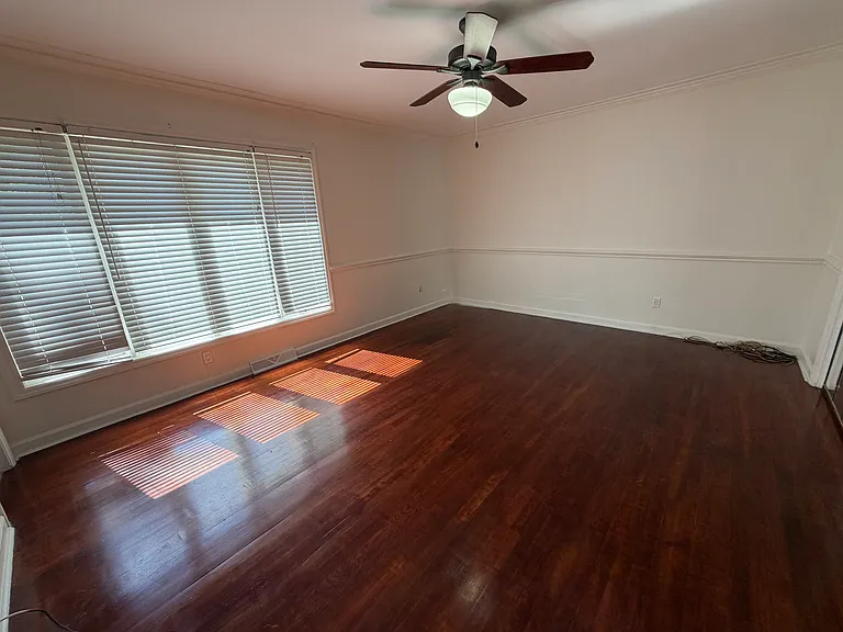 704 Sussex Ct — Photo 11