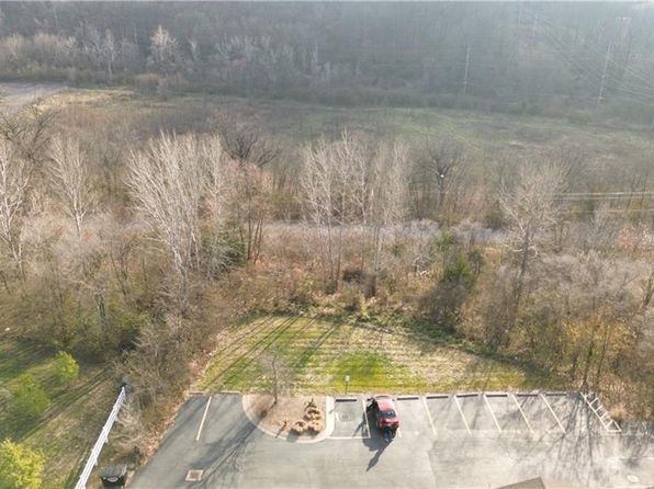 17211 E 32nd St S, Independence, MO 64055