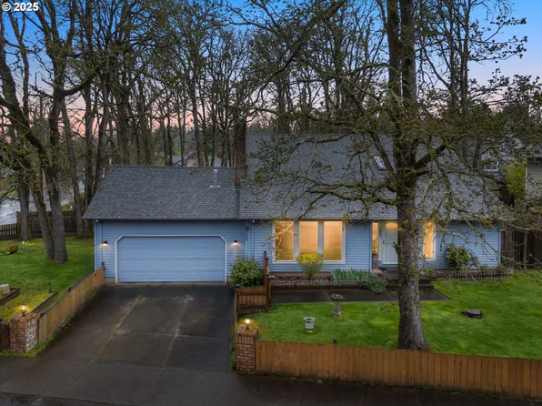 8000 Stone Oaks Ct, Gladstone, OR 97027