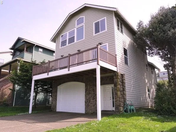 1660 NW 38th St, Lincoln City, OR 97367