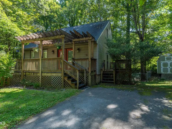4 Monteray Ct, Johnson City, TN 37604