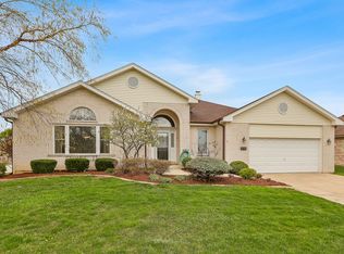 8160 Paddington Rd, Woodridge, IL 60517