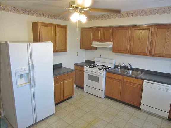 3rd image of 934 McKean Ave