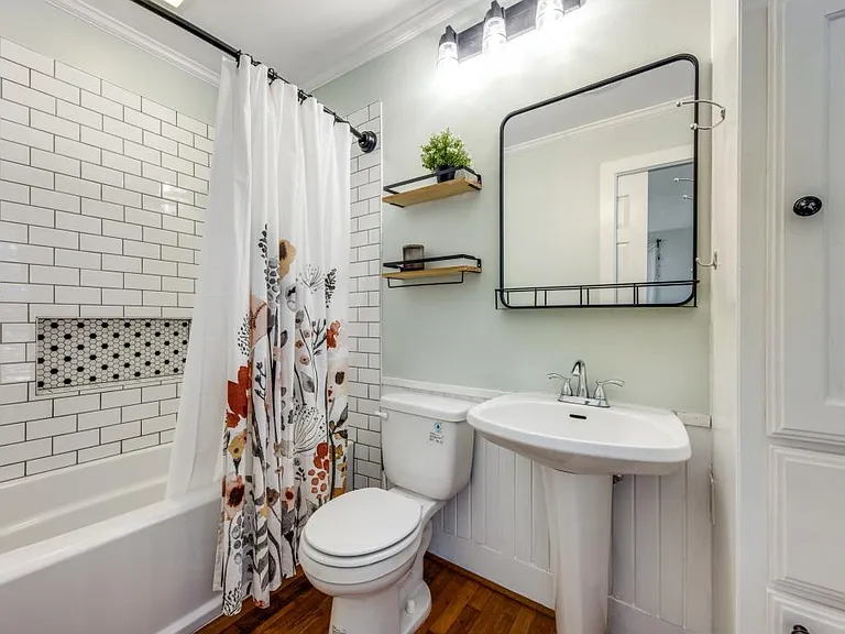 Master bedroom bathroom