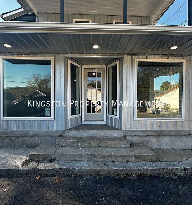 1st image of 930 Holmes St