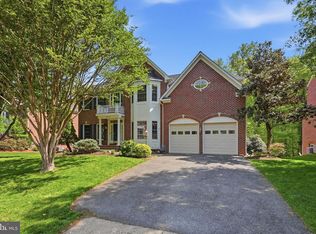 6075 Deer Ridge Trl, Springfield, VA 22150