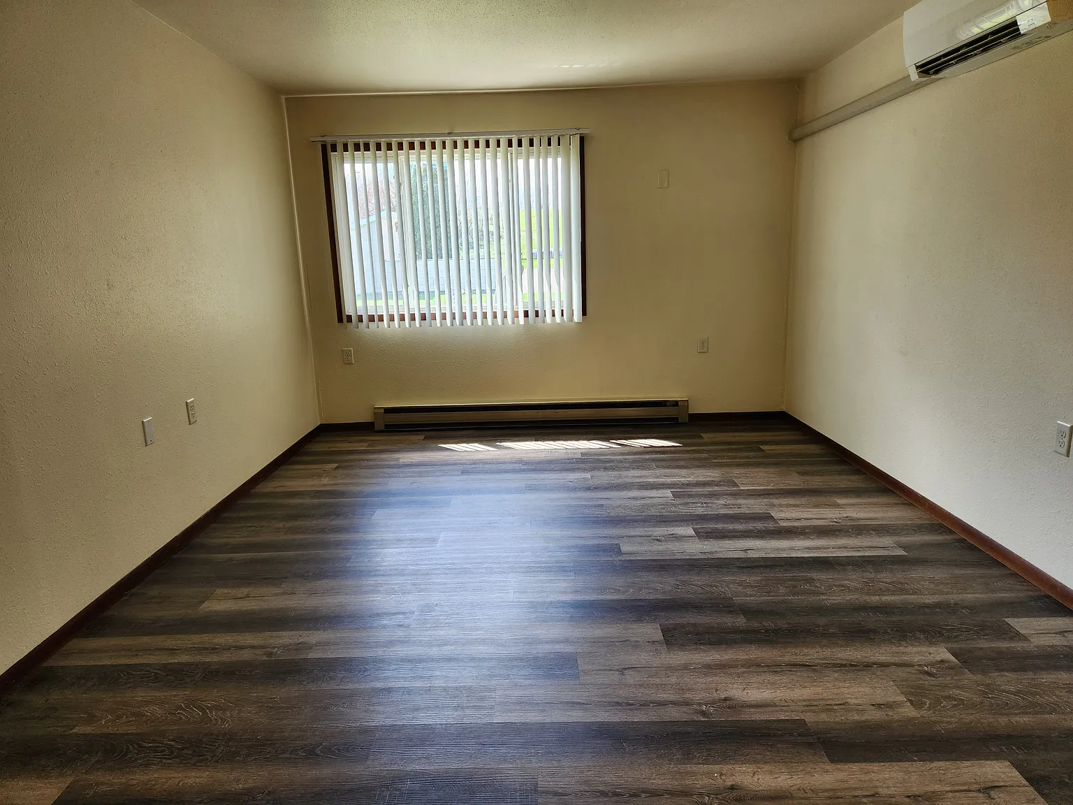 Hillview Apartments — Photo 4
