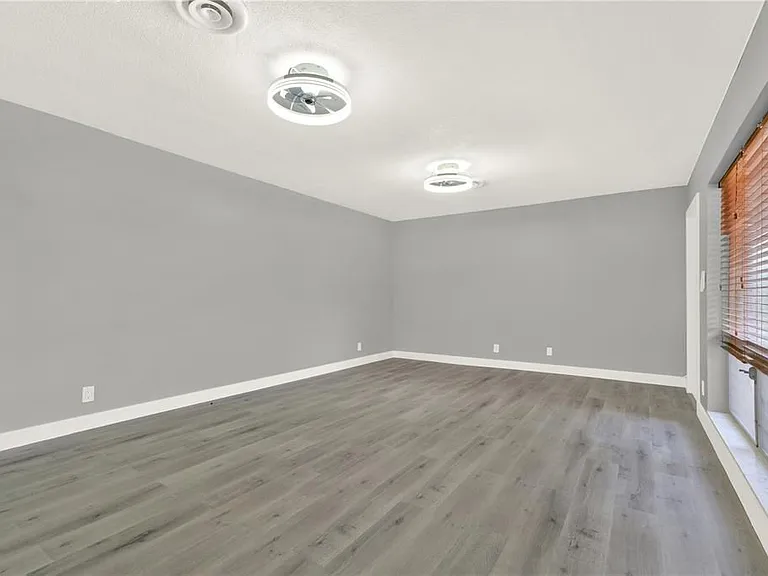 2864 NE 32nd St #7 — Photo 7