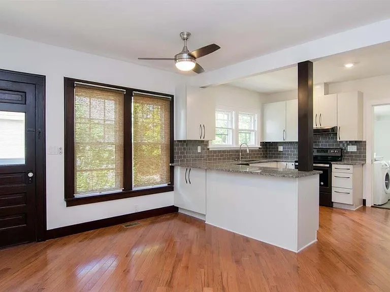 1435 Broadway St — Photo 10