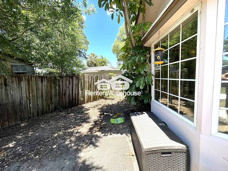 802 Embassy Rd — Photo 26
