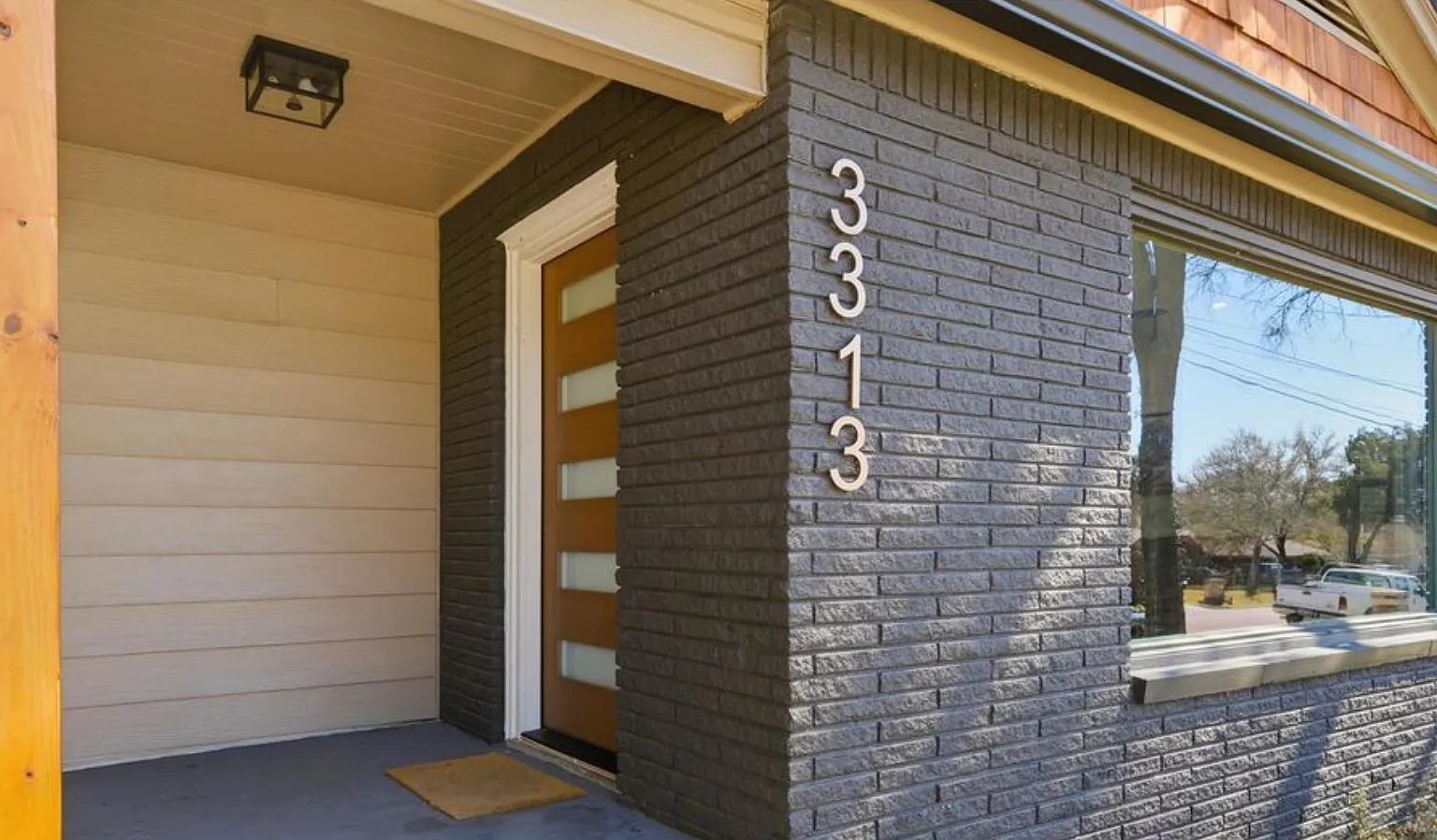 3313 Greenwood Dr — Photo 2