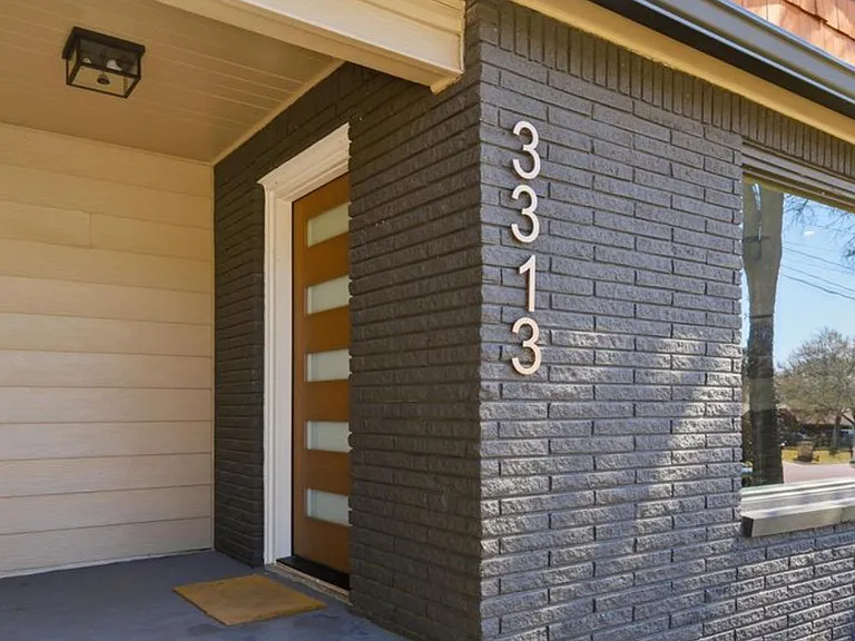 3313 Greenwood Dr — Photo 2