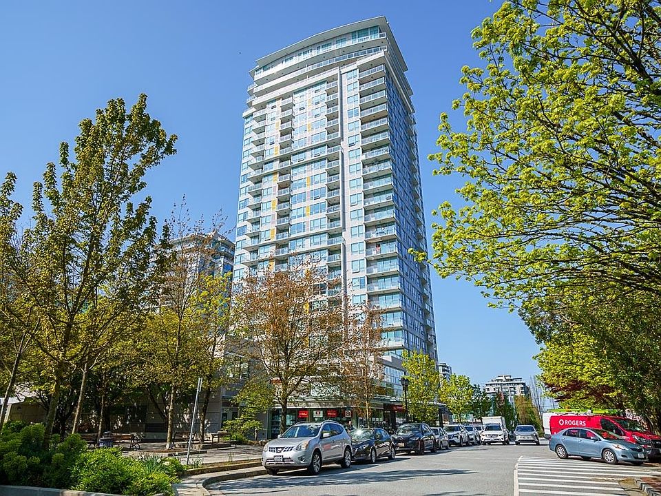 1st image of 125 E 14th St #306