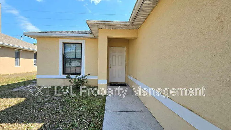 3 bed, 2.0 bath, 1208 sqft, $1,495 — Photo 2