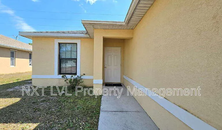 303 NE 24th Ave — Photo 2