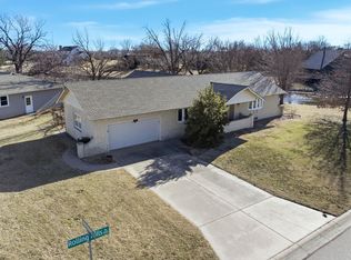 500 Rolling Hills Dr, Newton, KS 67114