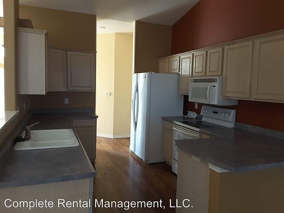 5th image of 111 S Golfwood Dr W