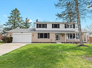 2105 Chalet Dr, Rochester Hills, MI 48309