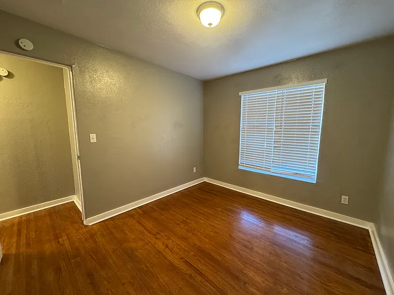 2042 NW 25th St #17 — Photo 11