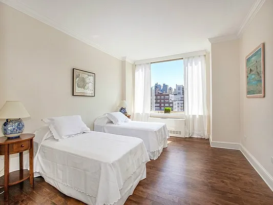 Sold by Sotheby's International Realty | media 31