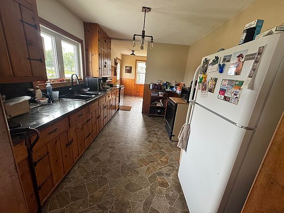 4th image of 375 3rd St E