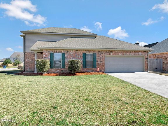 3rd image of 241 Woodoak Cir