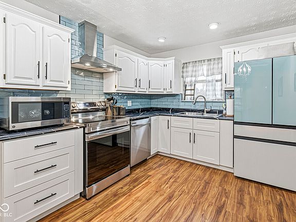 2nd image of 6008 Lockwood Ln