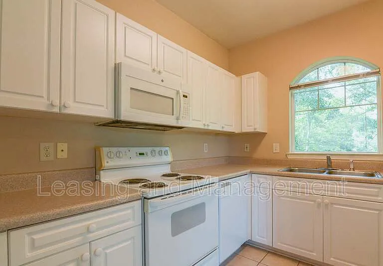1035 Telfair Way — Photo 7