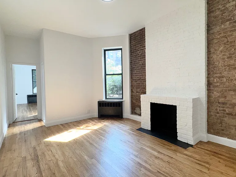 213 E 11th St #1B — Photo 5