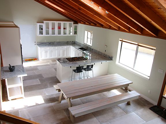 Vaulted ceilings & skylights