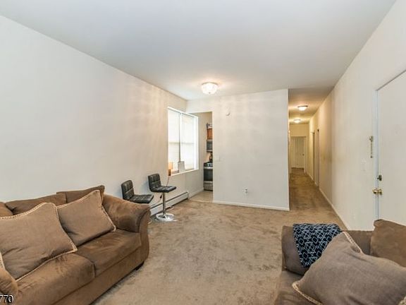 5th image of 290 Ogden St APT 1