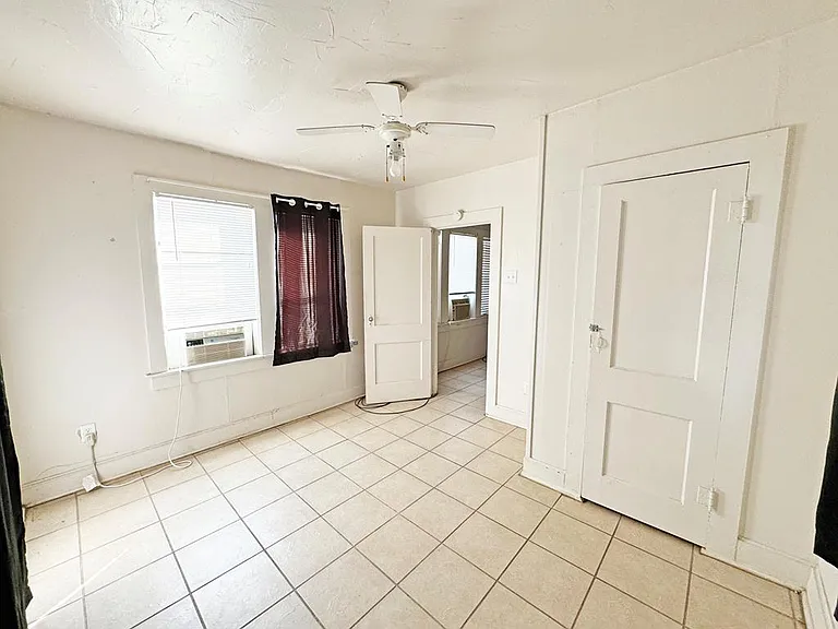 504 W Ave E #2 — Photo 5
