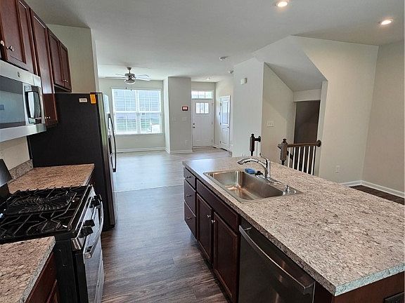 4th image of 3958 Grove Point Dr