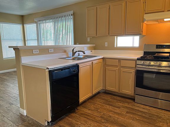 5th image of 1704 Pacific Terrace Dr