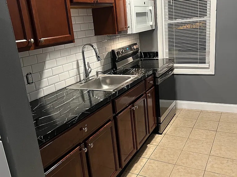 231 Cohannet St — Photo 17